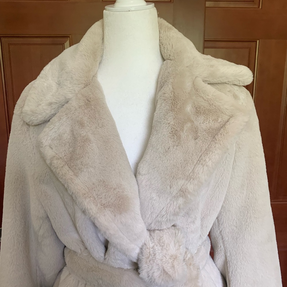 NWT - Vince Faux Fur Coat - L - Picture 5 of 12